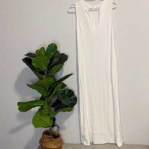 Chic White Sleeveless Maxi Dress